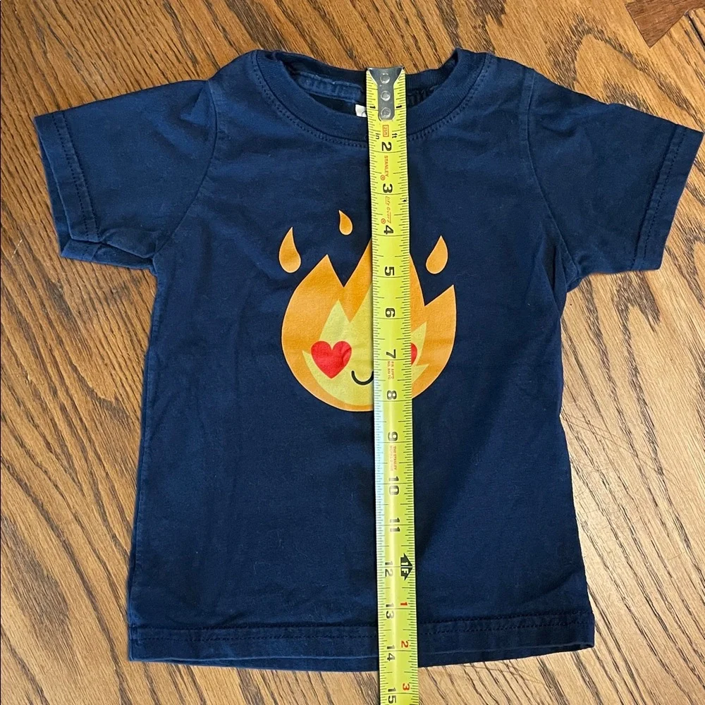 Rabbit Skins Navy Tee with Happy Heart-Eyed Flame Design Kids size 2